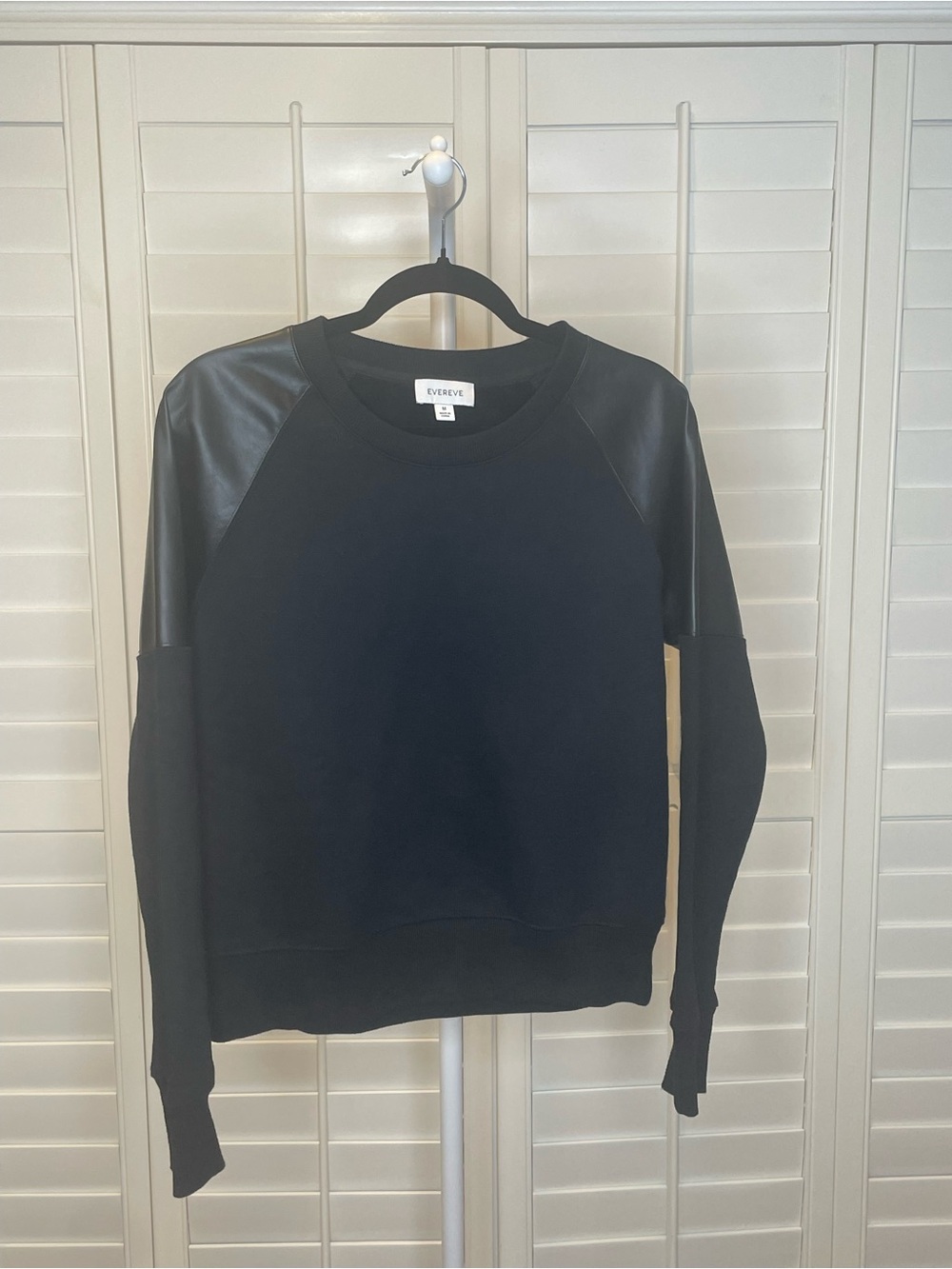 Evereve Black Crewneck Sweatshirt with Faux-Leather Shoulder Panels - Medium